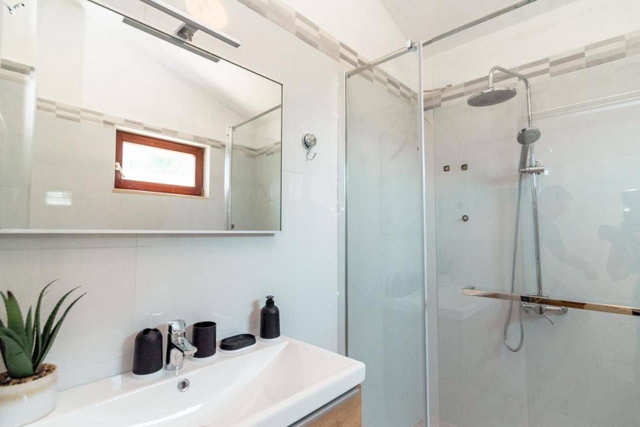 Summer Apartment , 4 Rooms, Sea View With Jacuzzi Podstrana Exterior foto