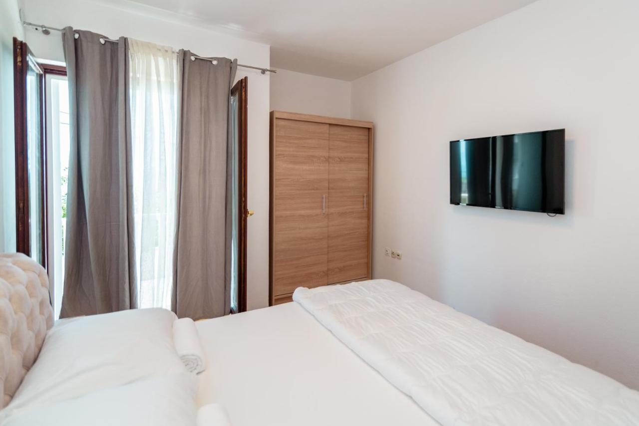 Summer Apartment , 4 Rooms, Sea View With Jacuzzi Podstrana Exterior foto