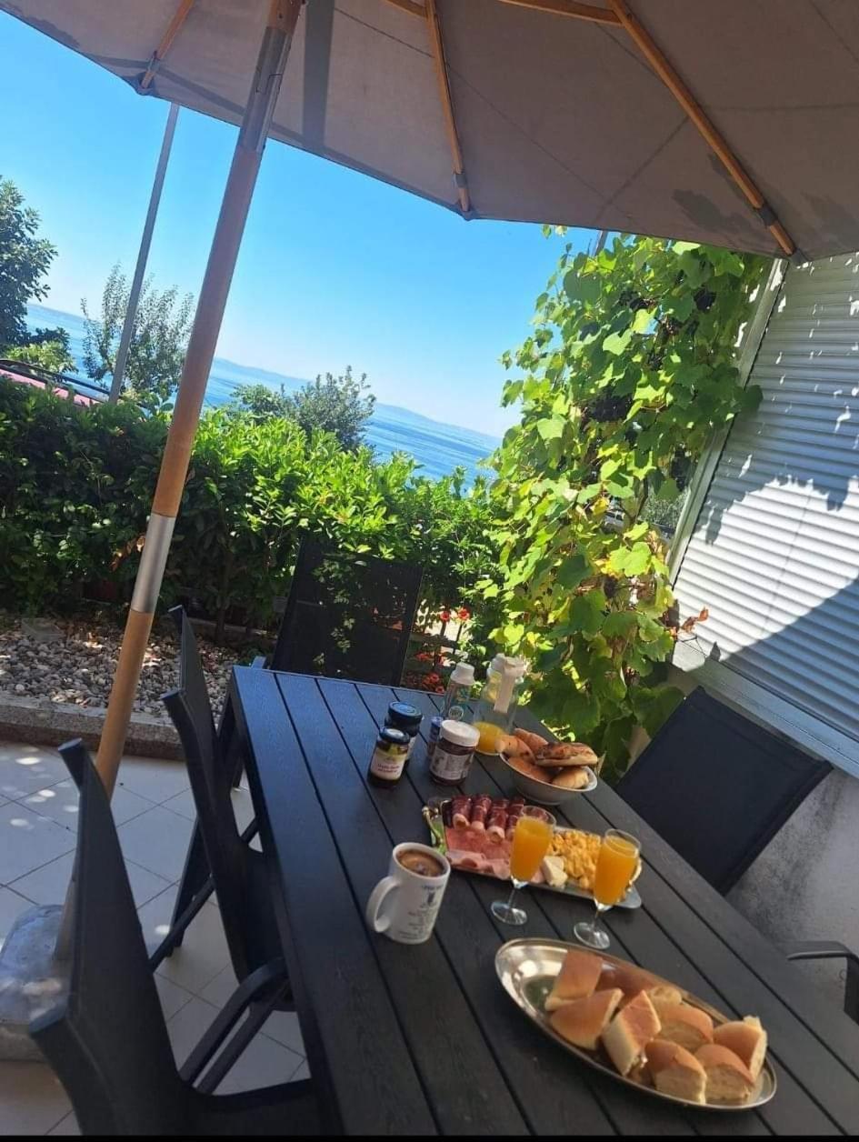 Summer Apartment , 4 Rooms, Sea View With Jacuzzi Podstrana Exterior foto